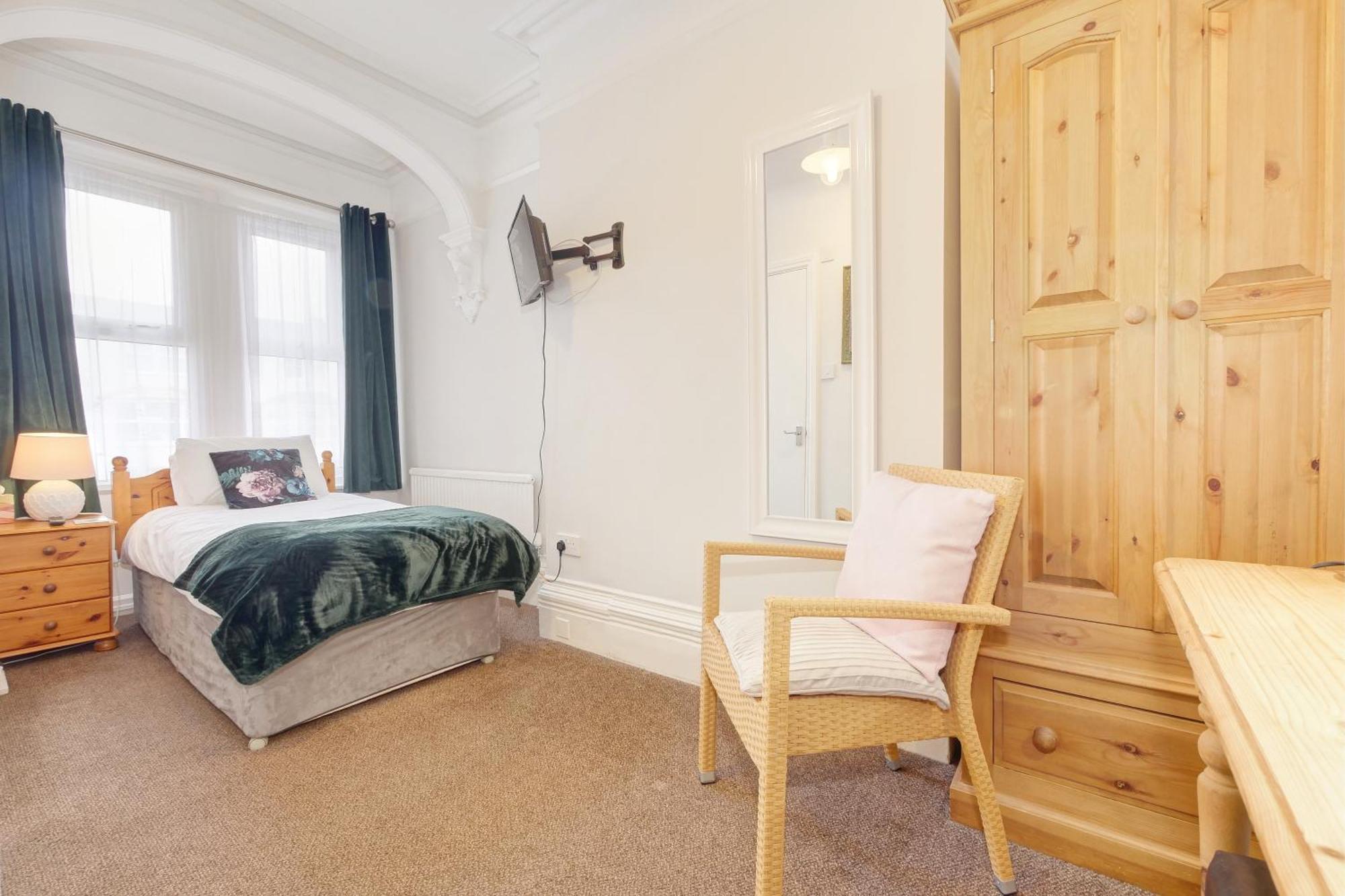 Bay Lodge Guest House Истборн Стая снимка