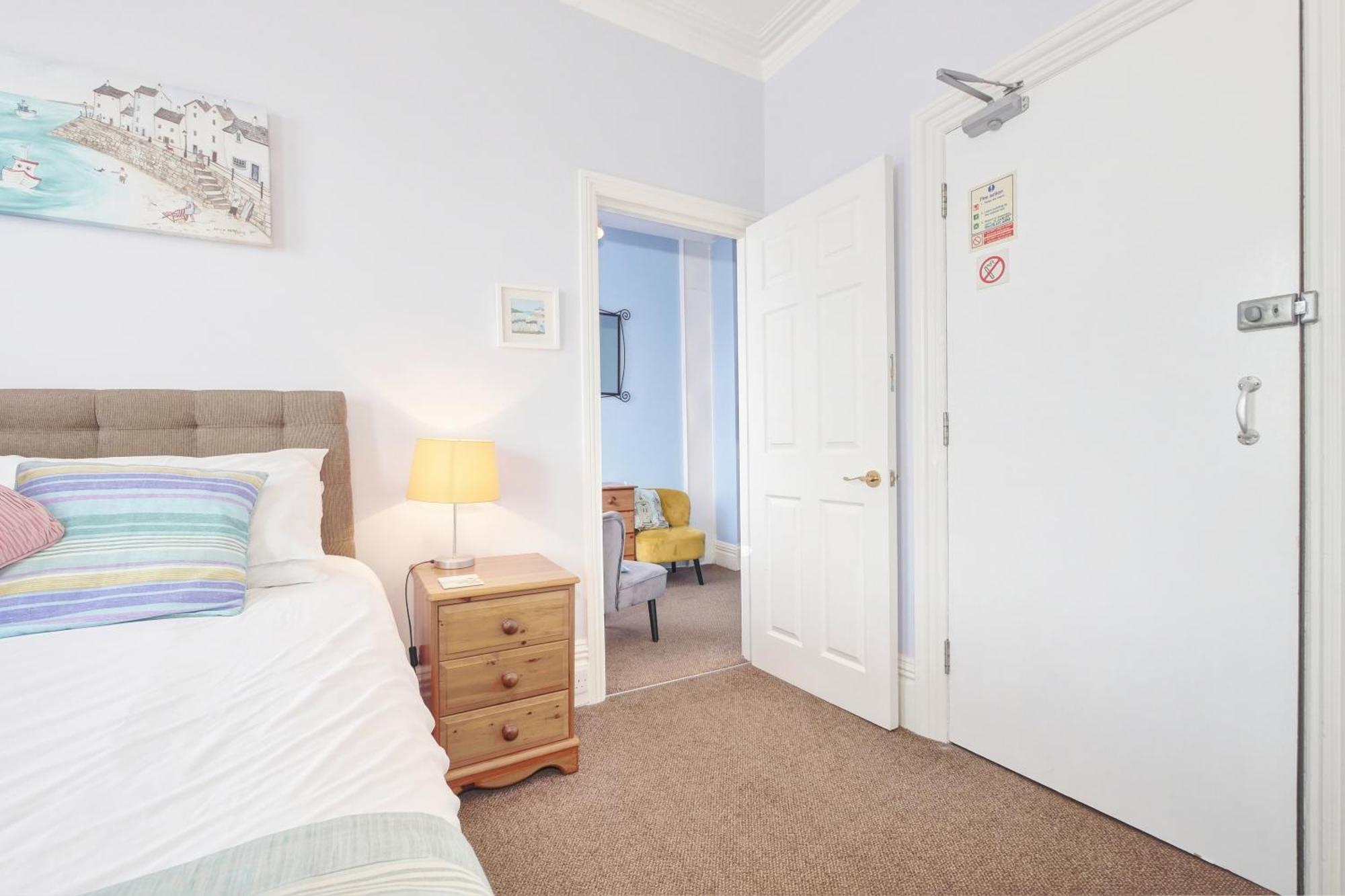 Bay Lodge Guest House Истборн Стая снимка